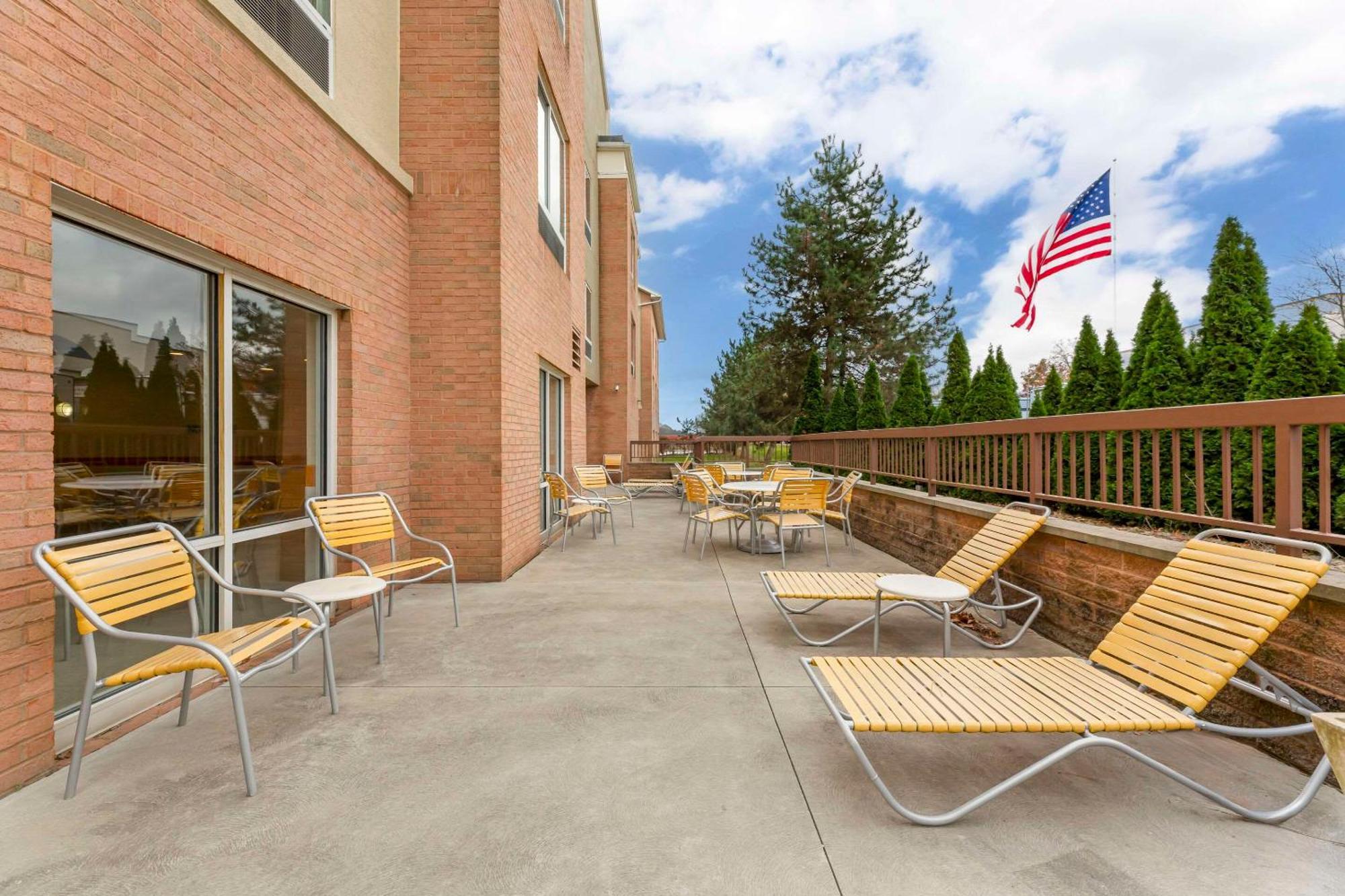 Comfort Inn & Suites Akron South Exteriér fotografie